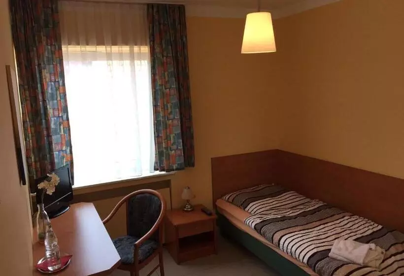 Standard Yhden Hengen Huone, Landhaus Havelse