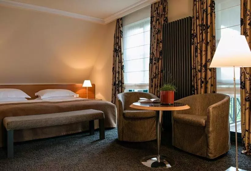 コンフォートルーム, Zeller Hotel+restaurant