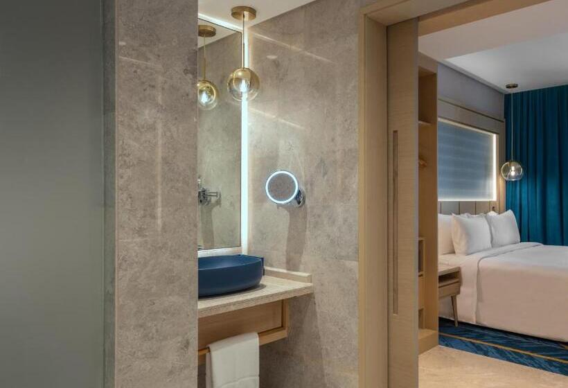 Superior suite with pool view, Maani Muscat Hotel & Suites