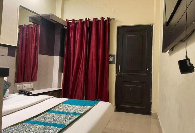 Номер Deluxe, Hare Krishna Main Bazar