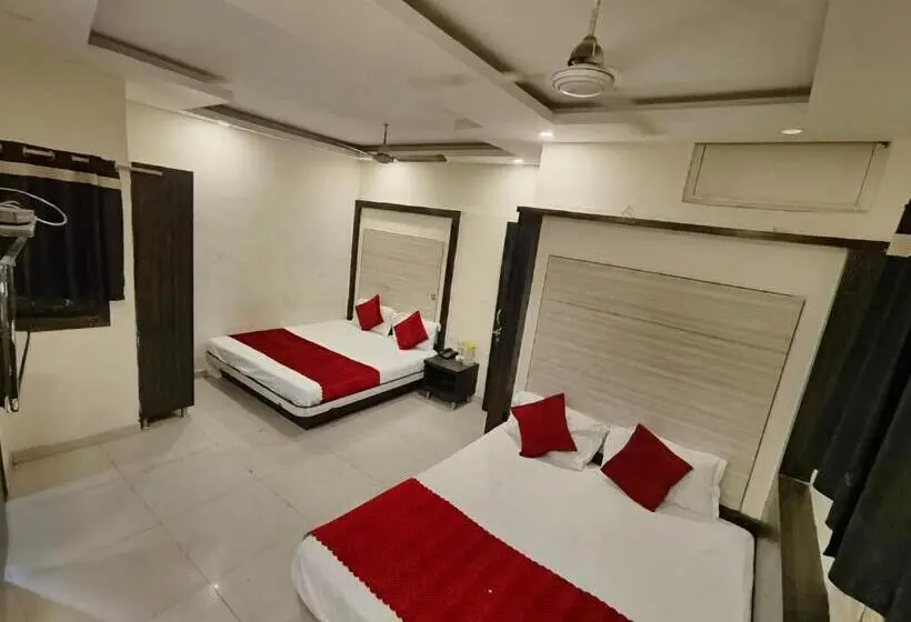 Deluxe-sviitti, Hare Krishna Main Bazar
