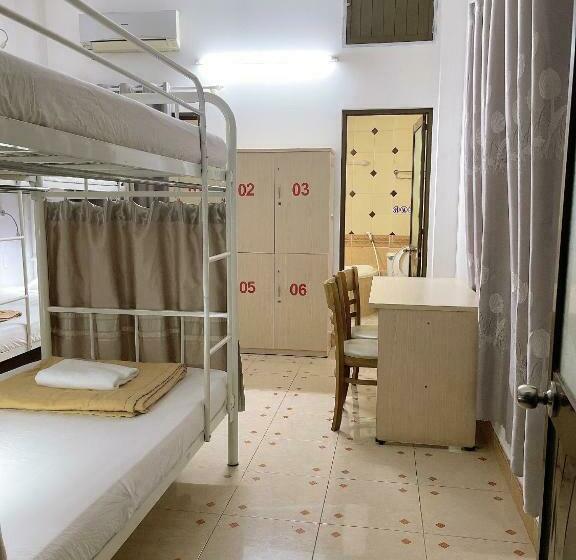 تختخواب در اتاق مشترک, Saigon Cozy House & Coffee