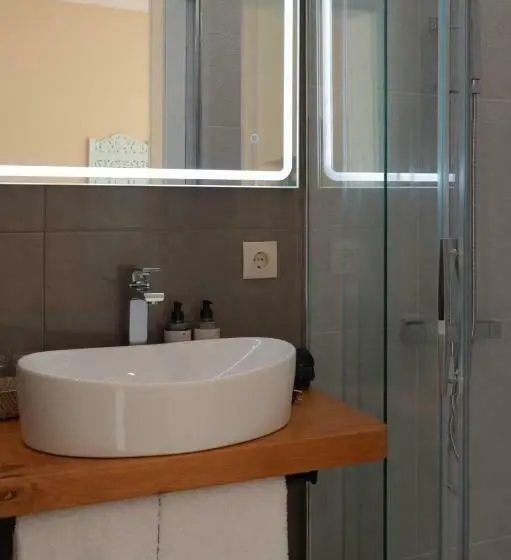 バルコニー付きスタンダードルーム, Villa Alva Guest House