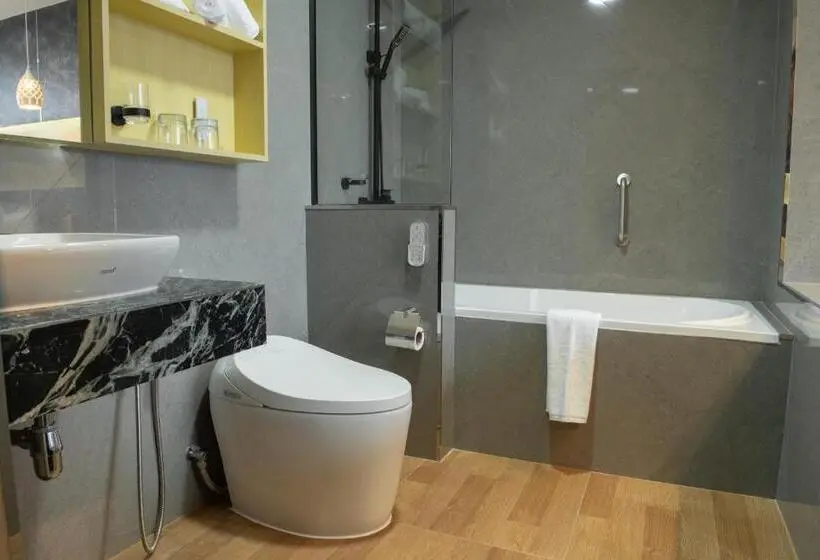 اتاق لوکس با چشم‌انداز دریا, Swarn By Hawks Hotels