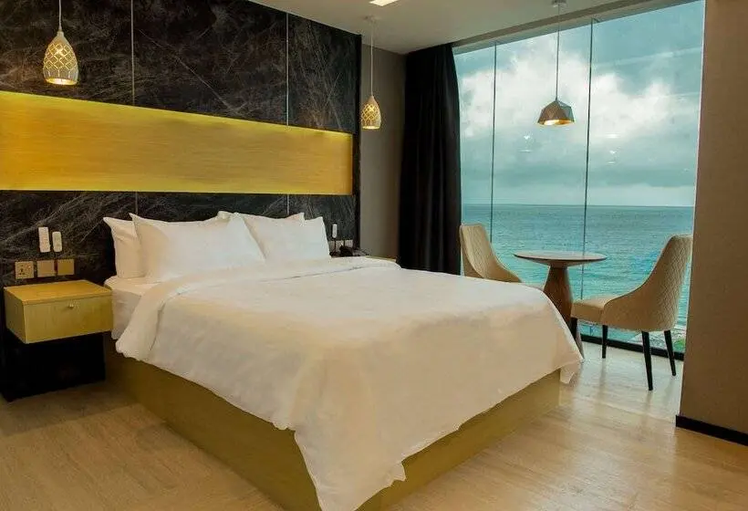 اتاق لوکس با چشم‌انداز دریا, Swarn By Hawks Hotels