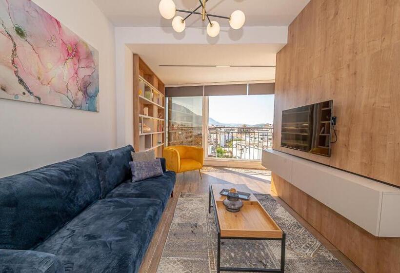 آپارتمان 1 خوابه با چشمانداز استخر, N&n Lux Guest House