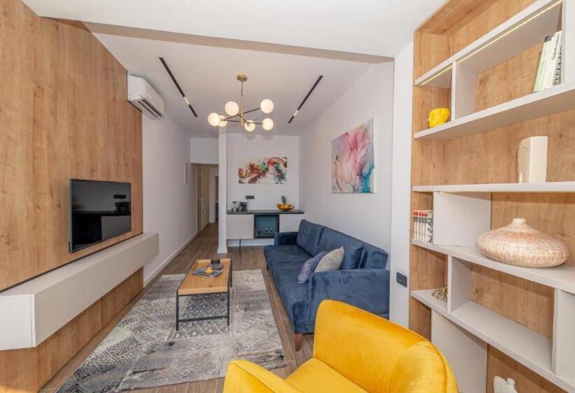 آپارتمان 1 خوابه با چشمانداز استخر, N&n Lux Guest House