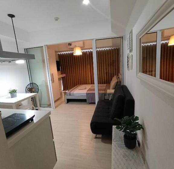 استودیوی استاندارد, Residences In Azure Condominium Parañaque City Metro Manila