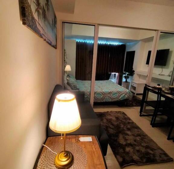 Estúdio Estandar Vista Piscina, Residences In Azure Condominium Parañaque City Metro Manila