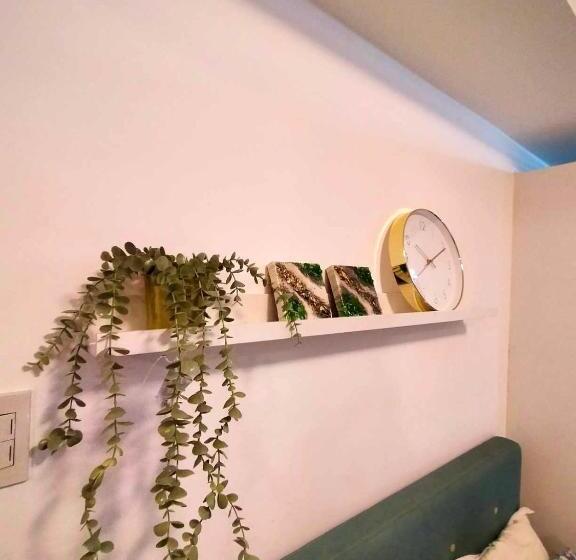 استودیو استاندارد با چشمانداز استخر, Residences In Azure Condominium Parañaque City Metro Manila