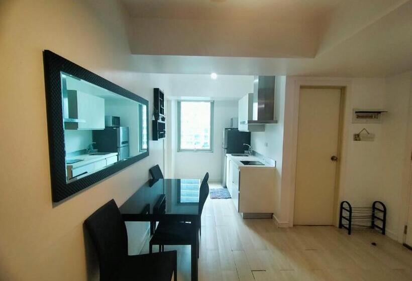 آپارتمان 1 خوابه با چشمانداز استخر, Residences In Azure Condominium Parañaque City Metro Manila