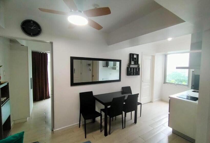 آپارتمان 1 خوابه با چشمانداز استخر, Residences In Azure Condominium Parañaque City Metro Manila