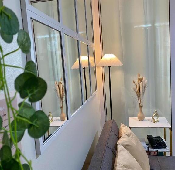 استودیوی سوپریور, Residences In Azure Condominium Parañaque City Metro Manila