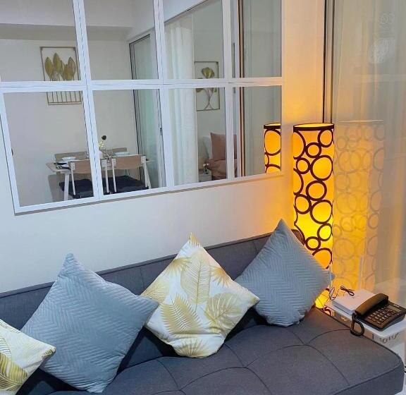 استودیوی سوپریور, Residences In Azure Condominium Parañaque City Metro Manila