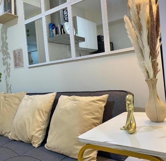 استودیوی سوپریور, Residences In Azure Condominium Parañaque City Metro Manila