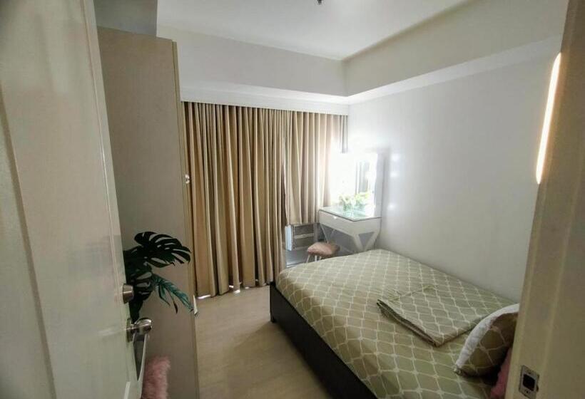 Quarto Familiar Deluxe, Residences In Azure Condominium Parañaque City Metro Manila