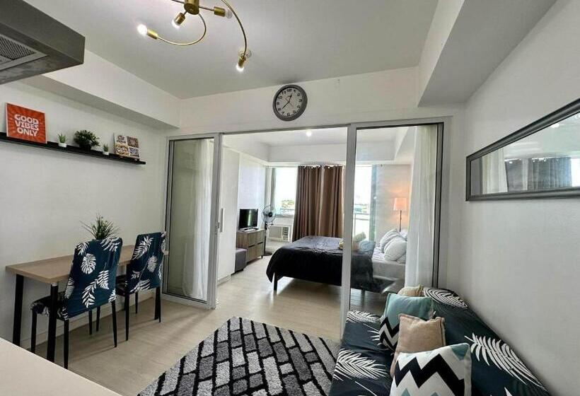 Apartamento 1 Dormitório com Sacada, Residences In Azure Condominium Parañaque City Metro Manila
