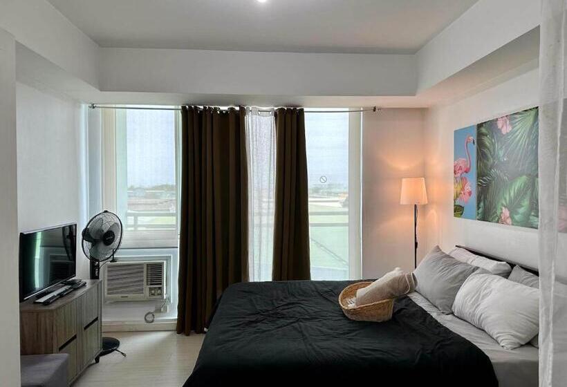 آپارتمان 1 خوابه با بالکن, Residences In Azure Condominium Parañaque City Metro Manila