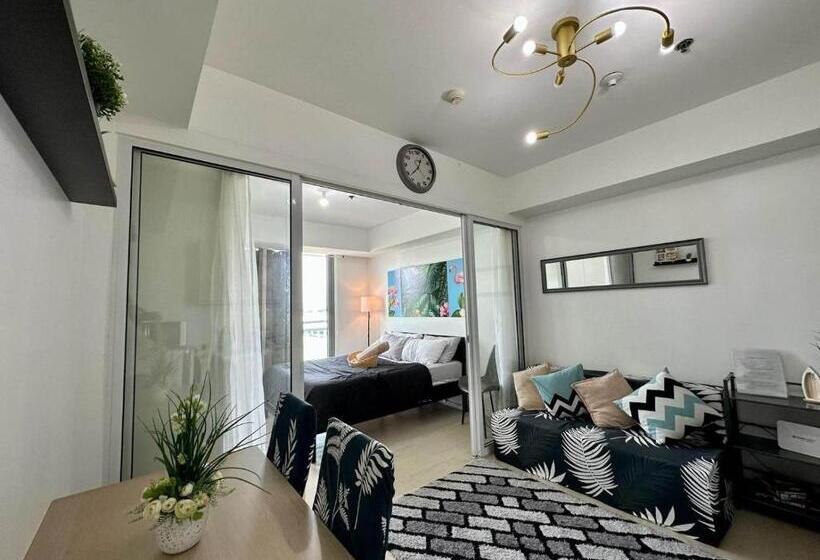آپارتمان 1 خوابه با بالکن, Residences In Azure Condominium Parañaque City Metro Manila