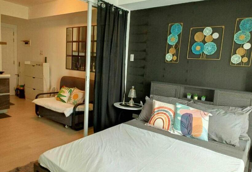 استودیو استاندارد با بالکن, Residences In Azure Condominium Parañaque City Metro Manila