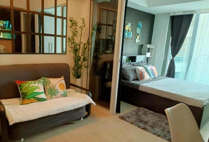 استودیو استاندارد با بالکن, Residences In Azure Condominium Parañaque City Metro Manila