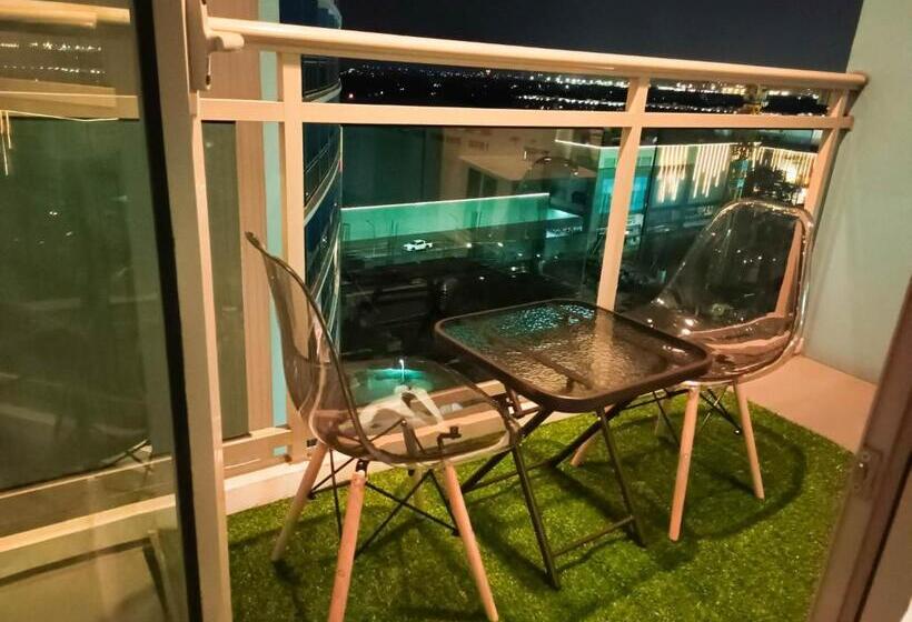 استودیو استاندارد با بالکن, Residences In Azure Condominium Parañaque City Metro Manila