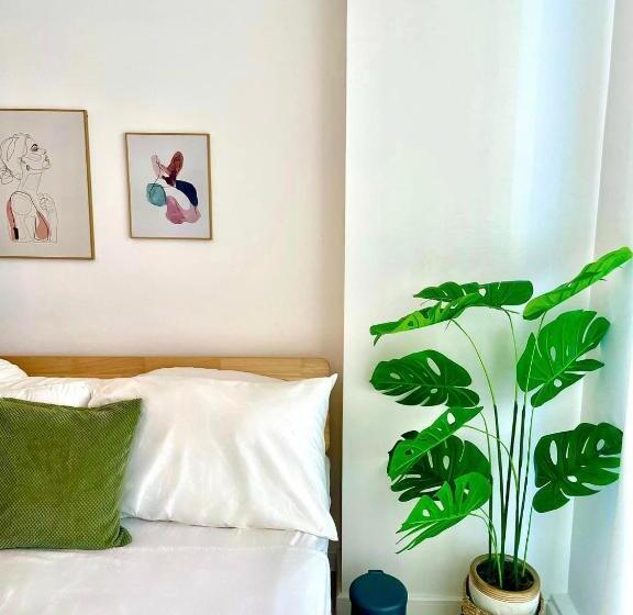 سوییت جونیور با بالکن, Residences In Azure Condominium Parañaque City Metro Manila