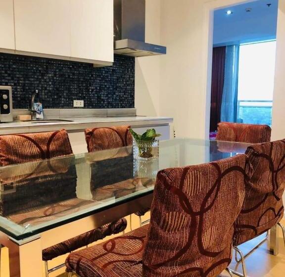 سوییت خانوادگی, Residences In Azure Condominium Parañaque City Metro Manila