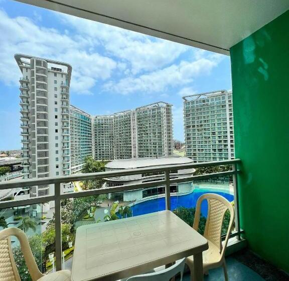 Escritório Estandar Vista Mar, Residences In Azure Condominium Parañaque City Metro Manila