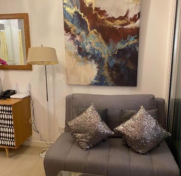 اتاق لوکس با چشمانداز استخر, Residences In Azure Condominium Parañaque City Metro Manila