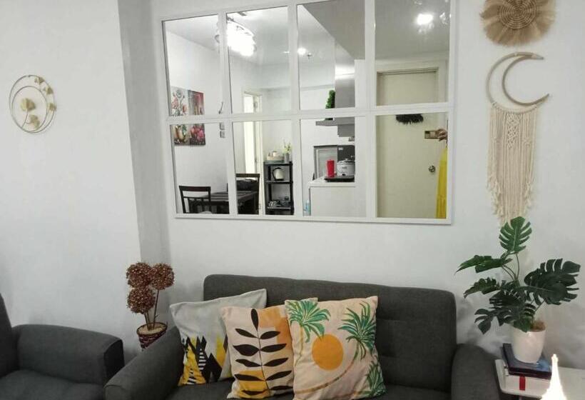 Quarto Familiar, Residences In Azure Condominium Parañaque City Metro Manila