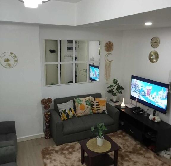 اتاق خانوادگی, Residences In Azure Condominium Parañaque City Metro Manila