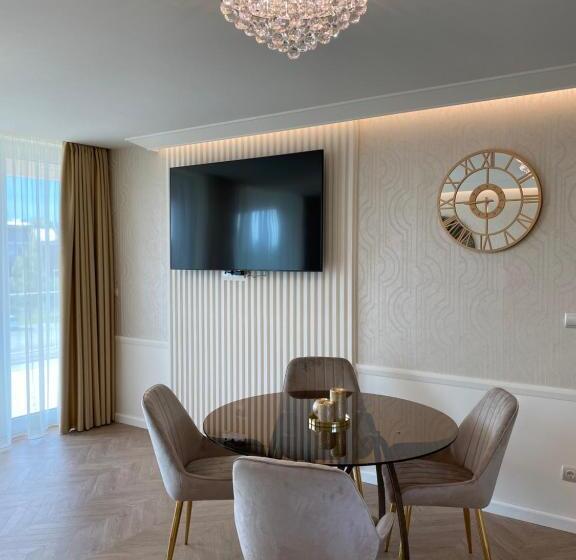 带1个卧室的顶楼公寓, Gold Wave Apartments