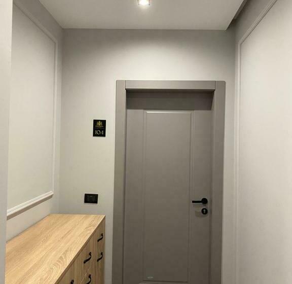 デラックスルーム, Golden