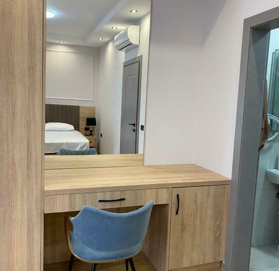 デラックスルーム, Golden