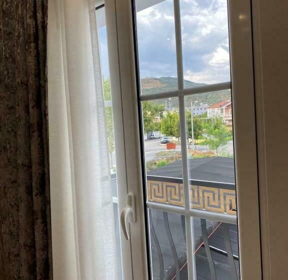 デラックスルーム, Golden