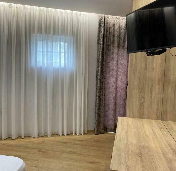 デラックスルーム, Golden