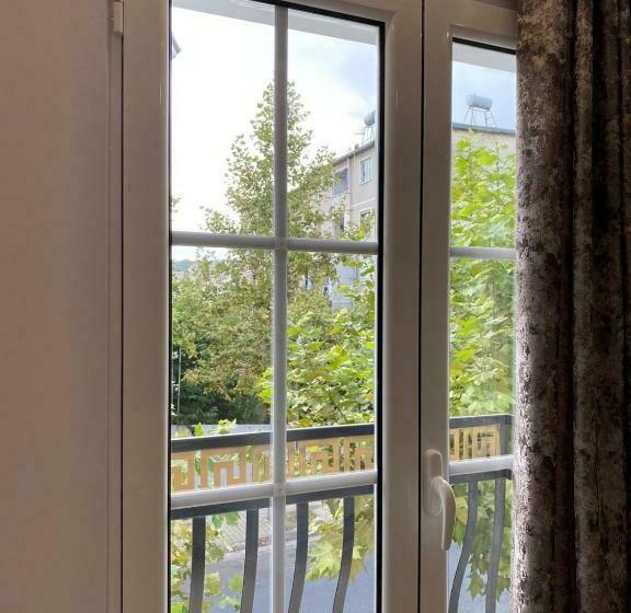 デラックスルーム, Golden