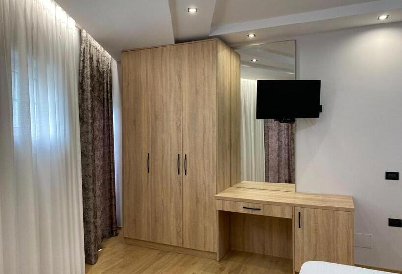 デラックスルーム, Golden