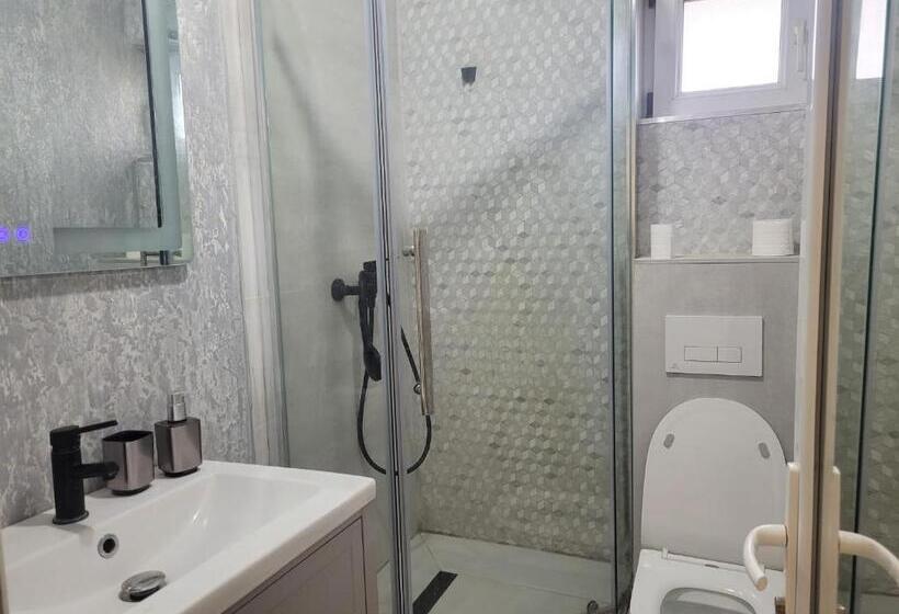 غرفة قياسية مزوَّدة بشُرفة, Zenlux