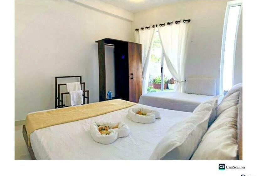 デラックストリプルルーム, Ayona Beach Villa