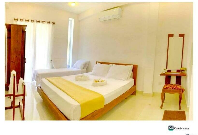 豪华三人间, Ayona Beach Villa