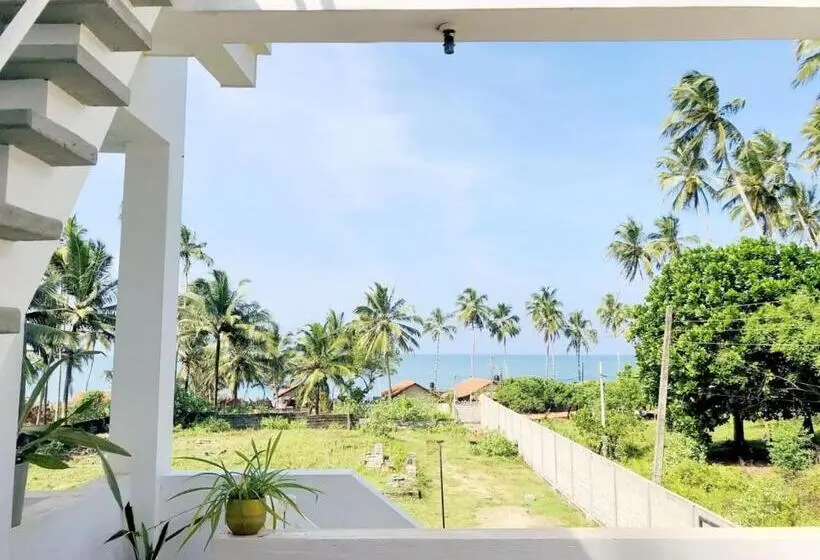 オーシャンビューデラックスルームバルコニー付き, Ayona Beach Villa