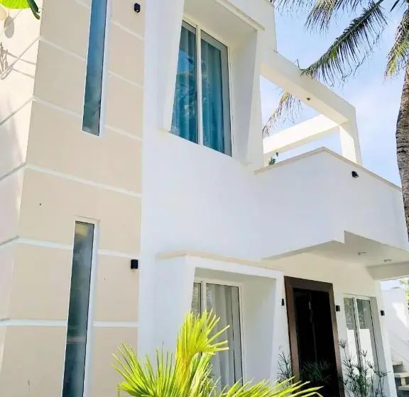 デラックストリプルルーム, Ayona Beach Villa