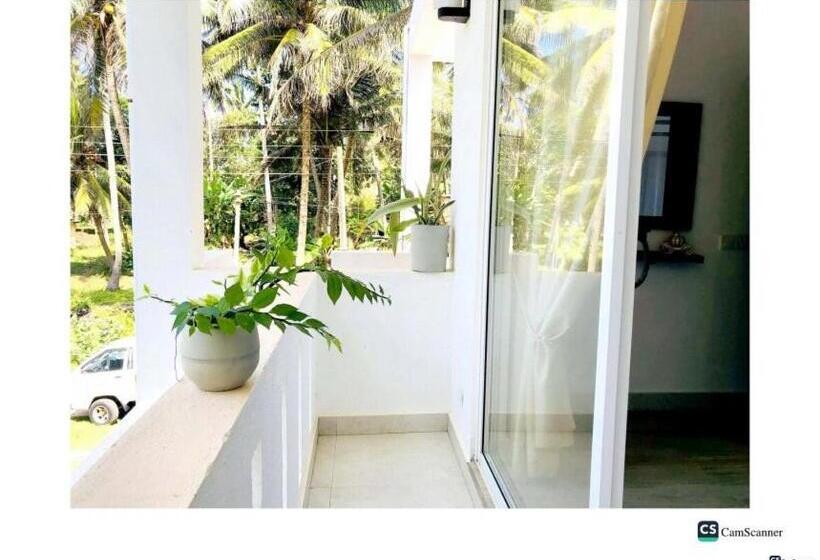 豪华海景房带阳台, Ayona Beach Villa