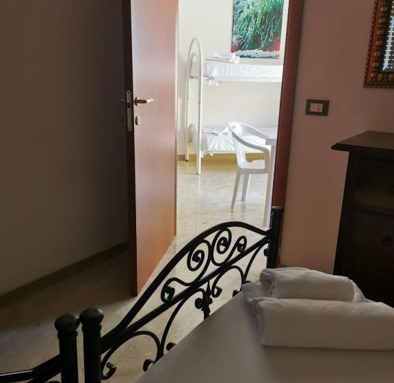 带1个卧室的带阳台的公寓, Cala San Giorgio Residence