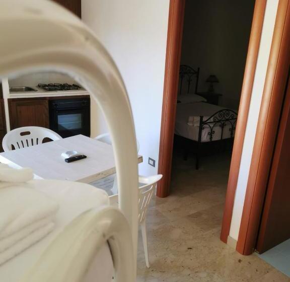 带1个卧室的带阳台的公寓, Cala San Giorgio Residence