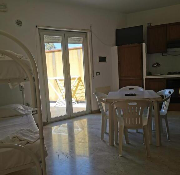 带1个卧室的带阳台的公寓, Cala San Giorgio Residence