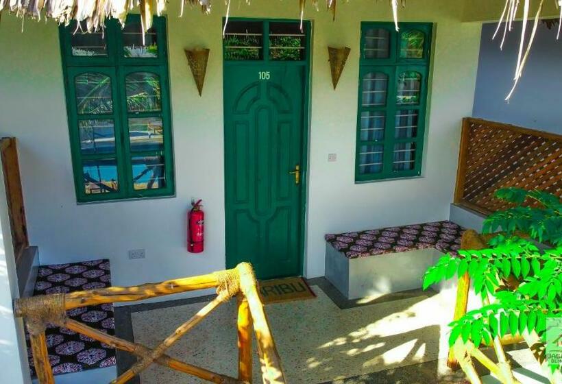 חדר סטנדרט נוף לבריכה, Jabali Bungalows Lodge