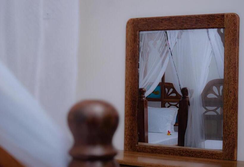 חדר סטנדרט נוף לבריכה, Jabali Bungalows Lodge